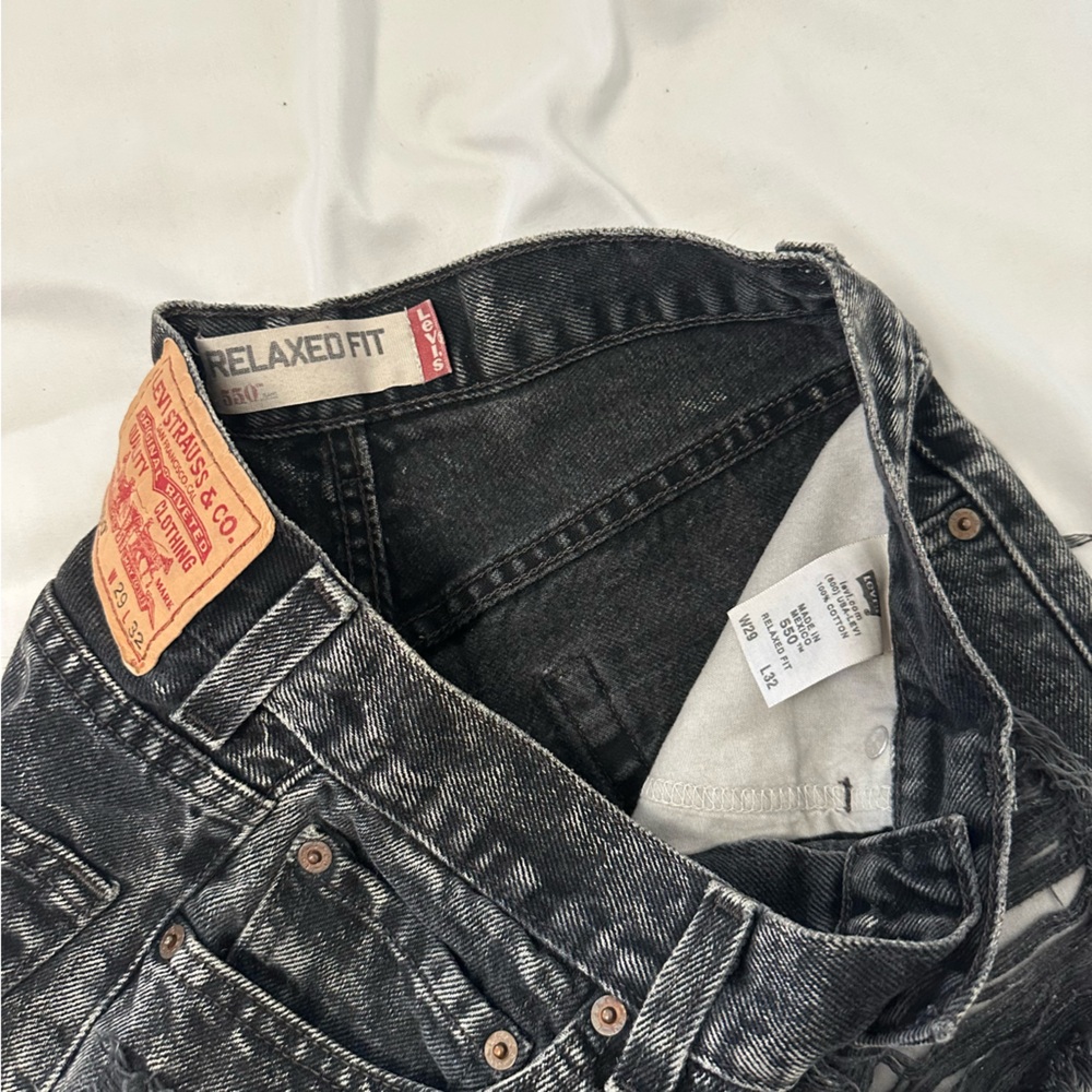 LEVIS SHORTS - Picture 2 of 3